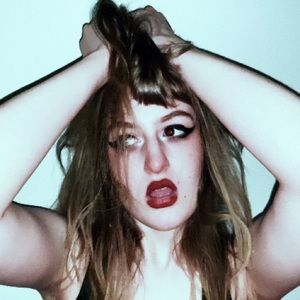 Meet your Posher, Ava